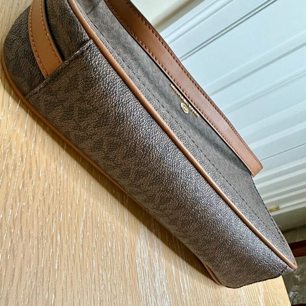 NWOT Michael Kors Logo Brown Pochette Shoulder Bag w/ Matching Passport Wallet - Picture 6 of 13